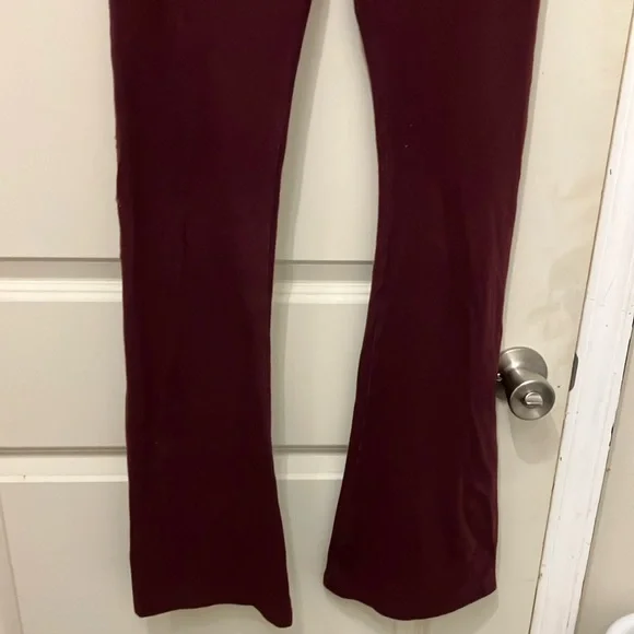 Victoria secret Women's Burgundy Flared leggings/yoga pants - Picture 9 of 9